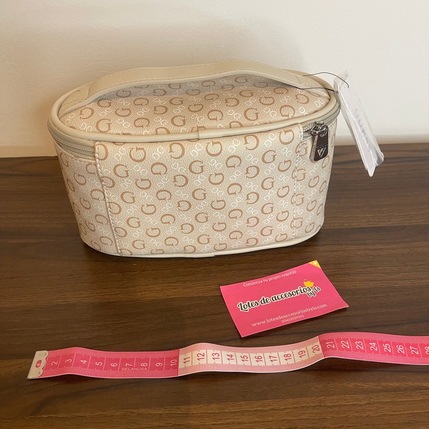 Cosmetiquera chica Guess blanca USA