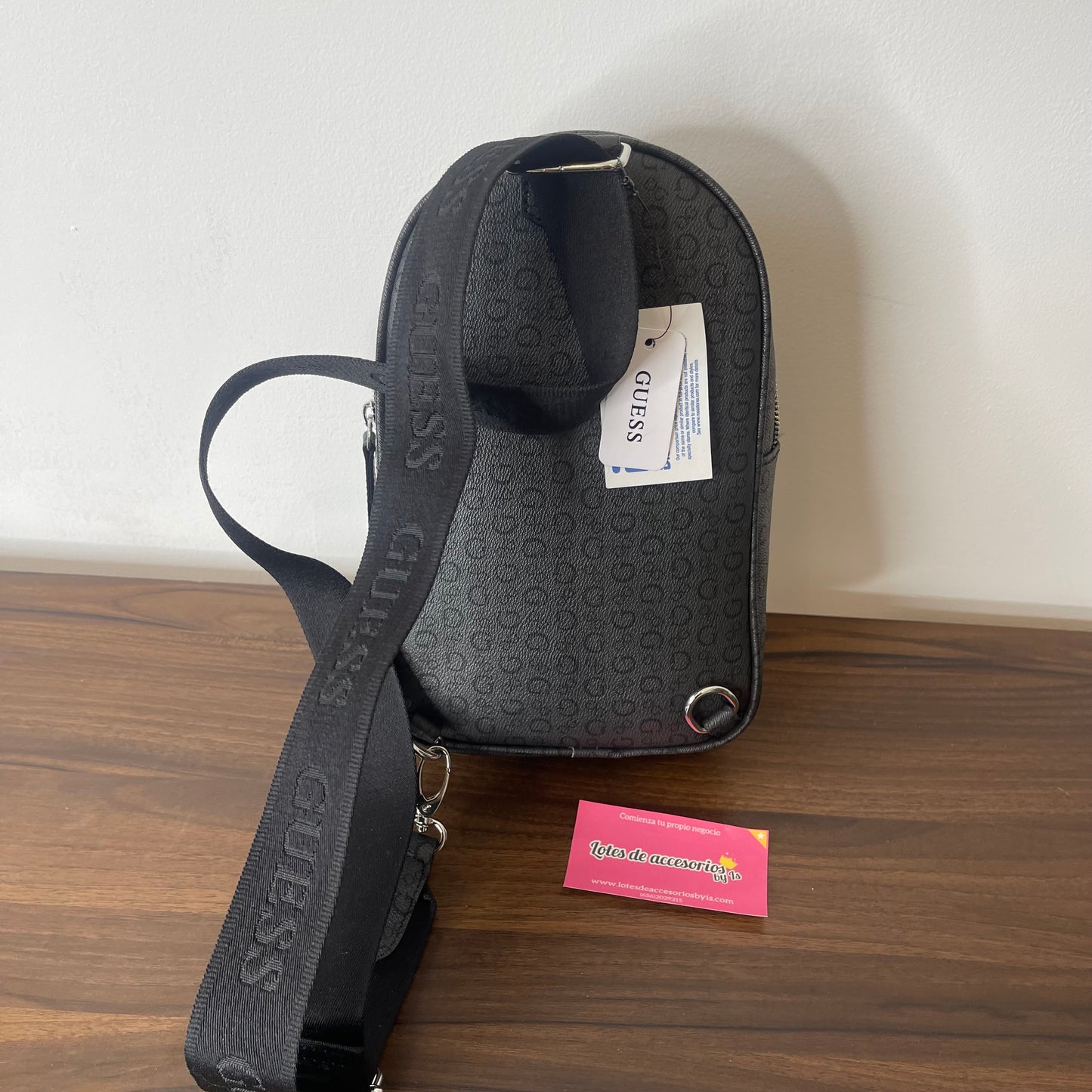 Mochila chica negra Guess USA