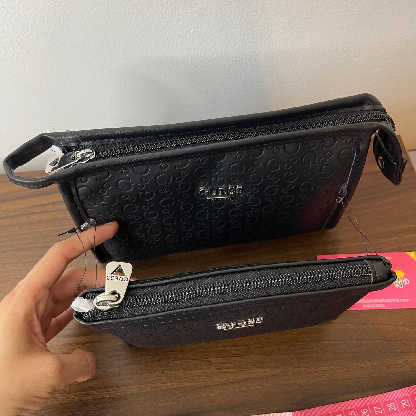 Cosmetiqueras 2 pzs negra Guess USA