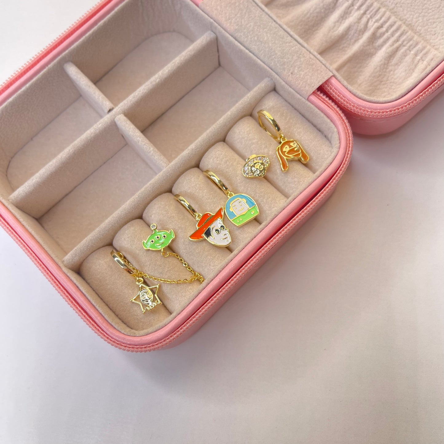 Aretes toy story set 6 pzs CHAPA DE ORO 18k(AA43)
