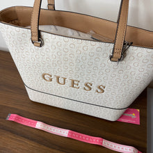 Load image into Gallery viewer, Bolsa Guess grande blanca USA
