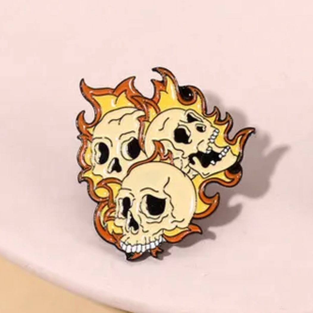 Pin calaveras fuegos(K206)