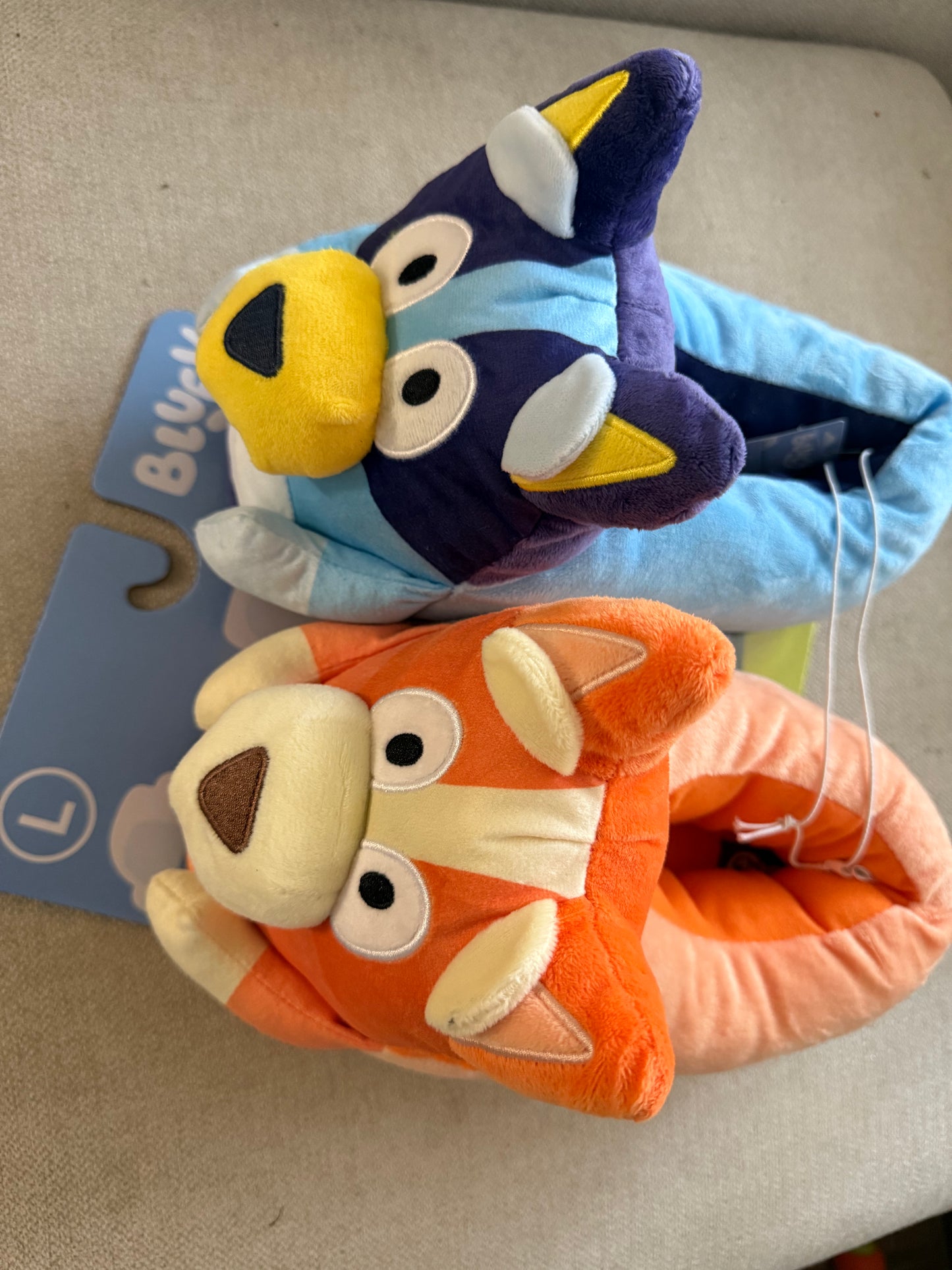 RETO ISELAAHER ( Pantuflas Bluey talla 5.5 - 6 adulto mujer)