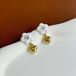 Aretes flor blanco(G162)