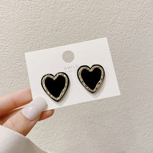 Aretes corazon negro(H136)