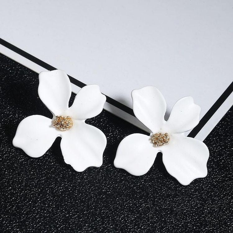 Aretes flor blanca(L205)